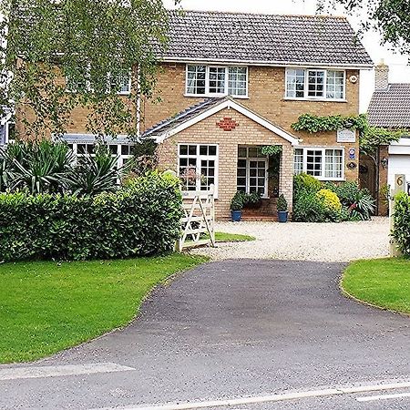 Silverstone Guest House Bagian luar foto