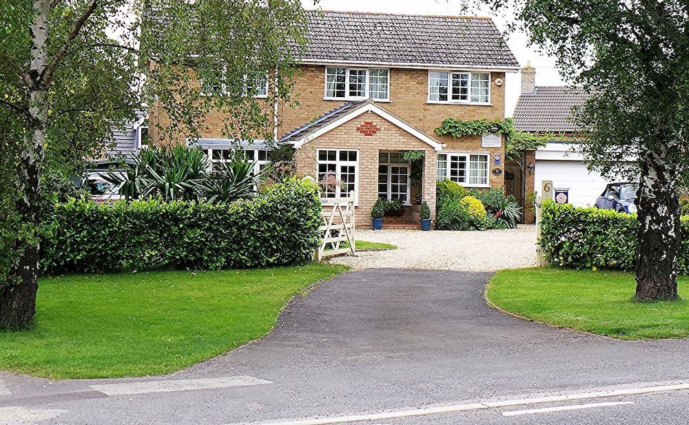 Silverstone Guest House Bagian luar foto